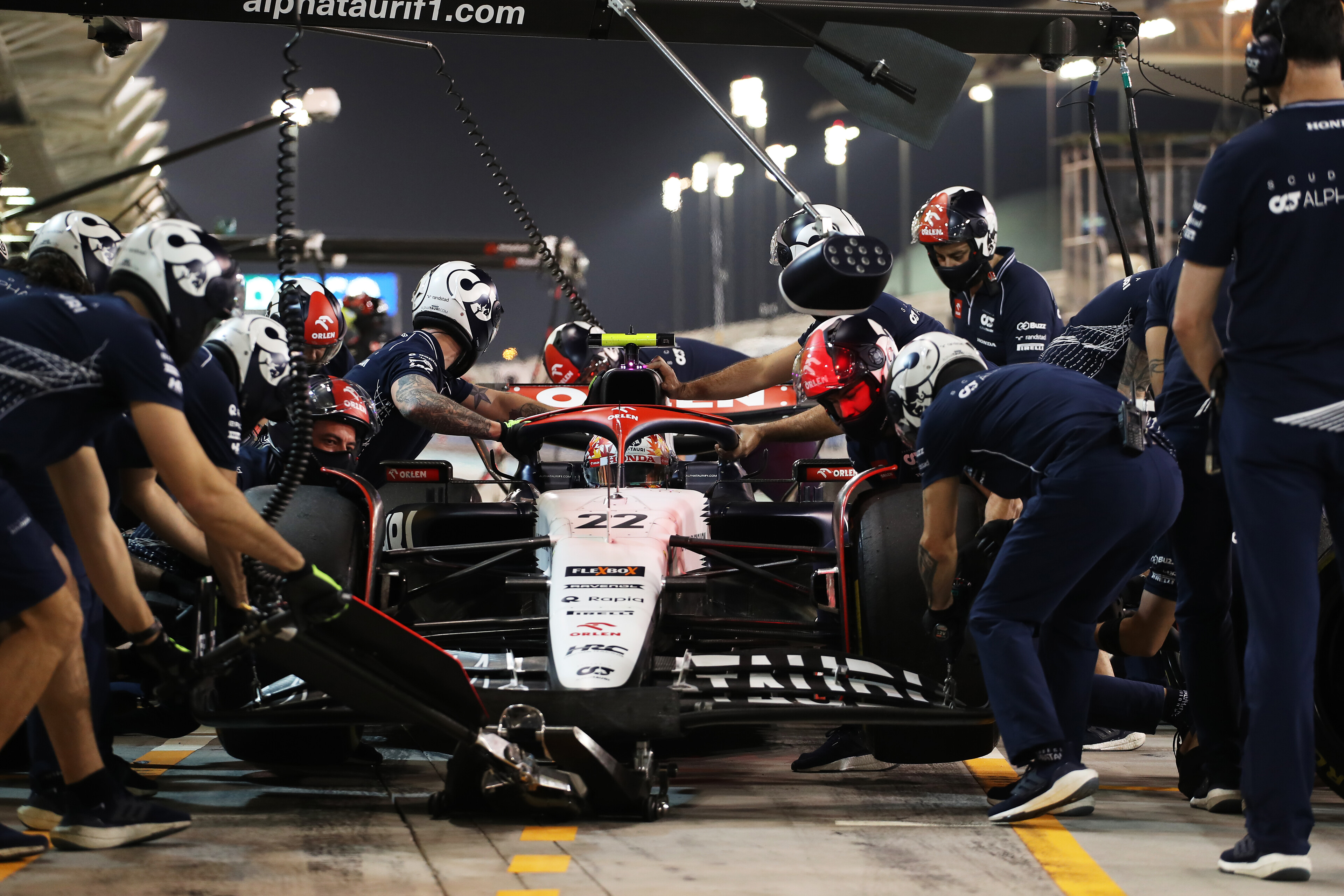 Yuki Tsunoda AlphaTauri Bahrain F1 testing