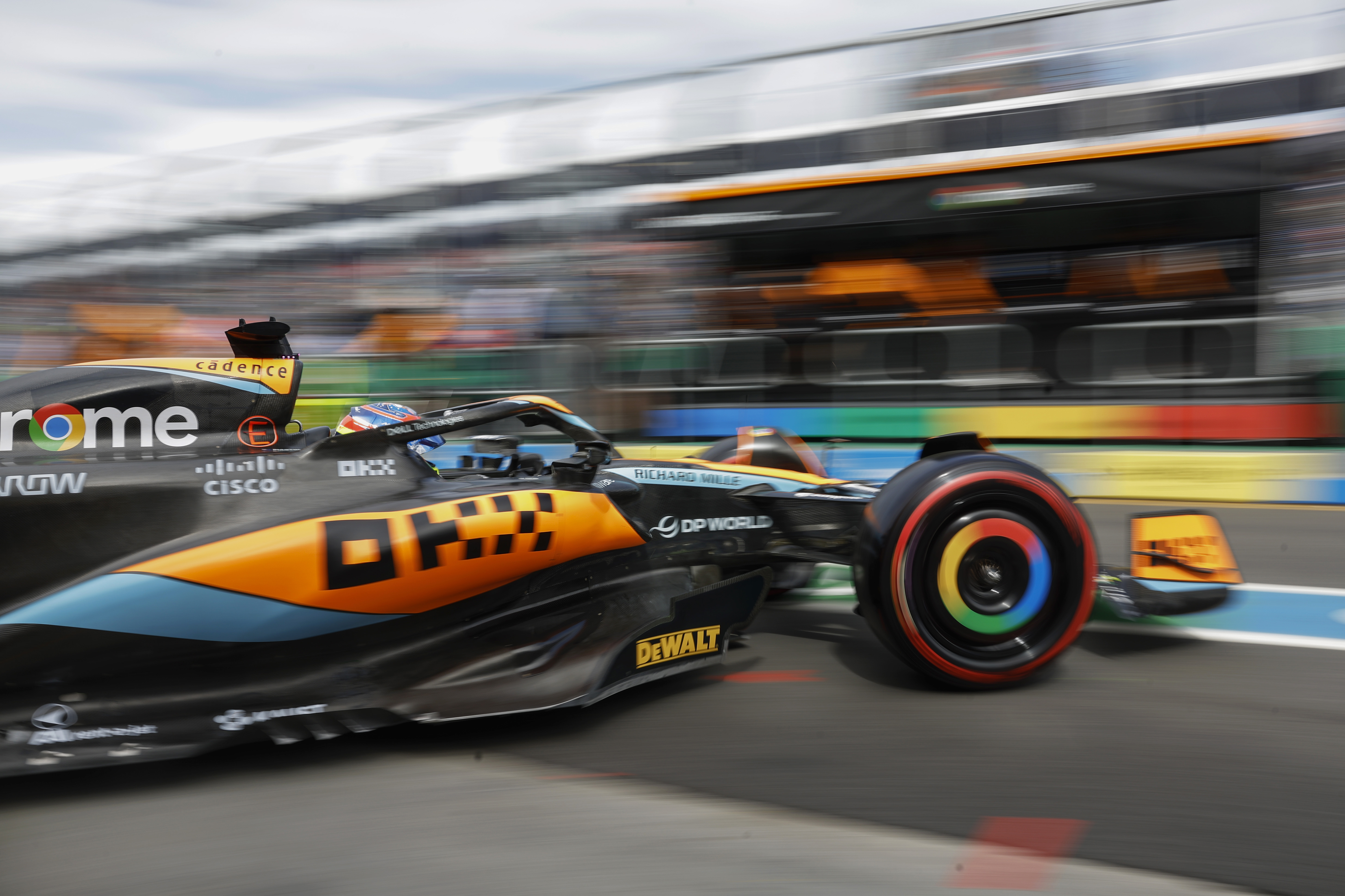 Oscar Piastri, Mclaren Mcl60, Leaves The Garage