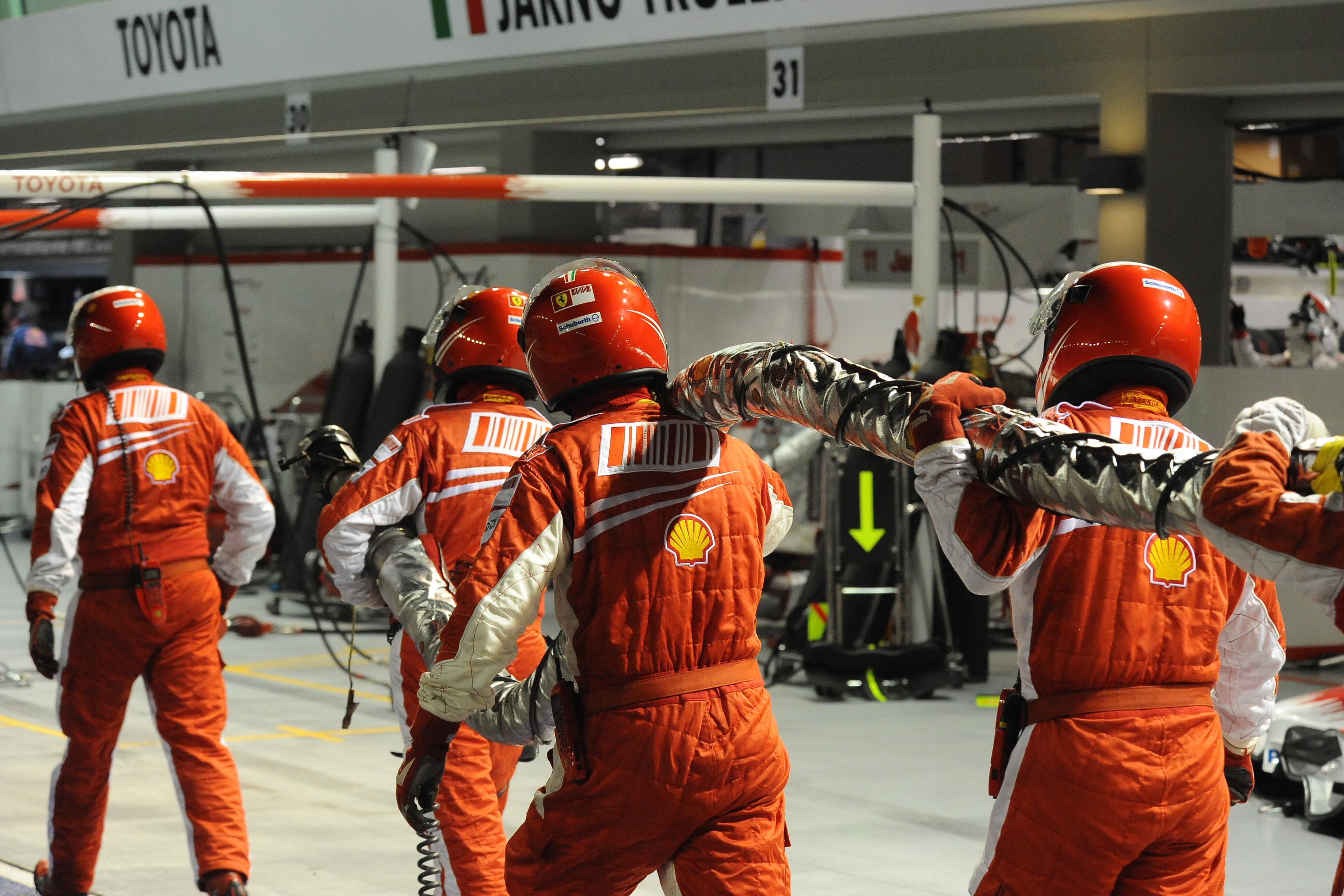 Ferrari F1 fuel hose Singapore GP