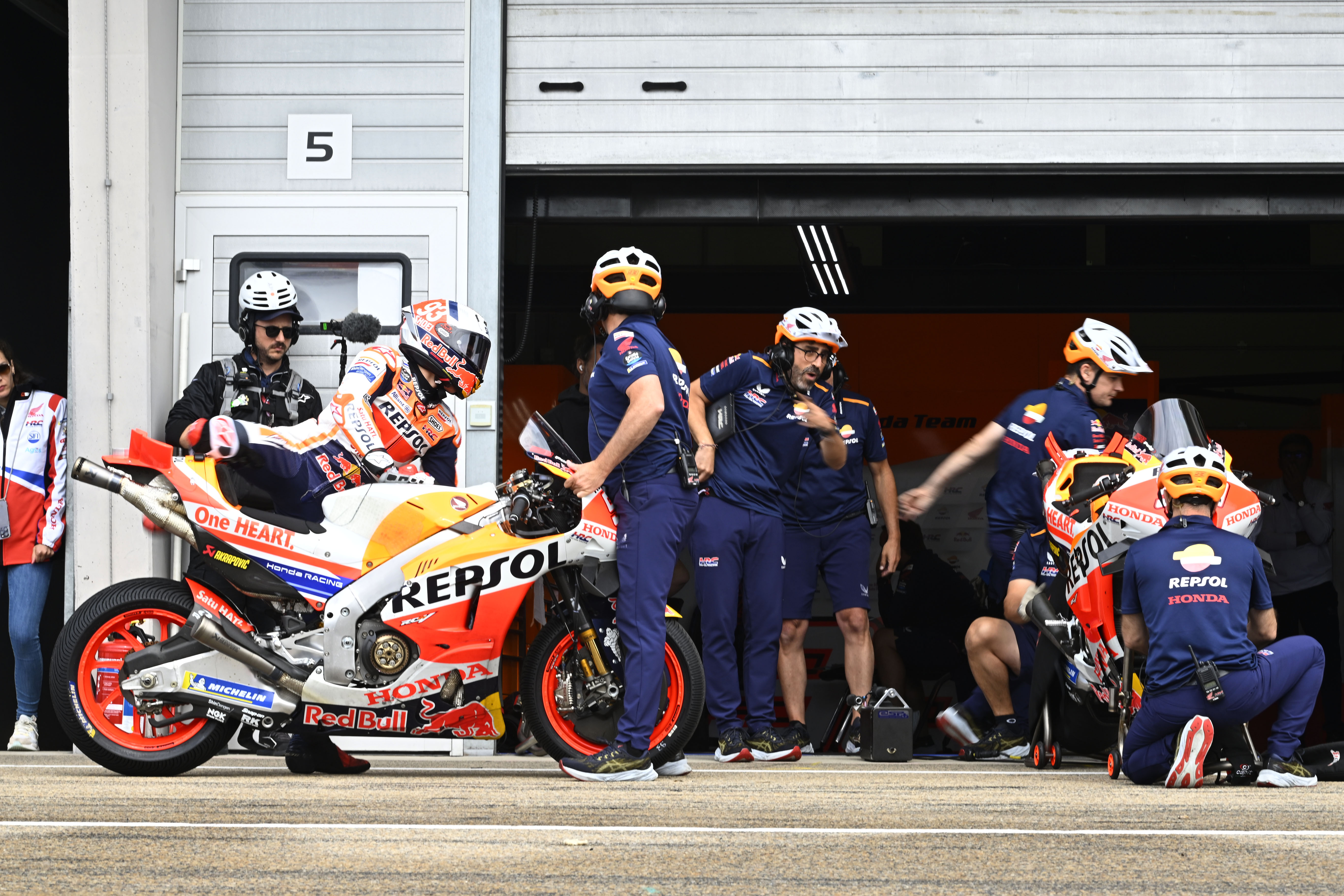 Marc Marquez gaining nothing by complaining about Honda's MotoGP