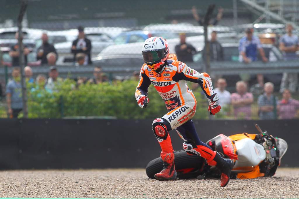 marquez-honda-shouldn-t-end-like-this-but-it-now-has-to-end-the-race