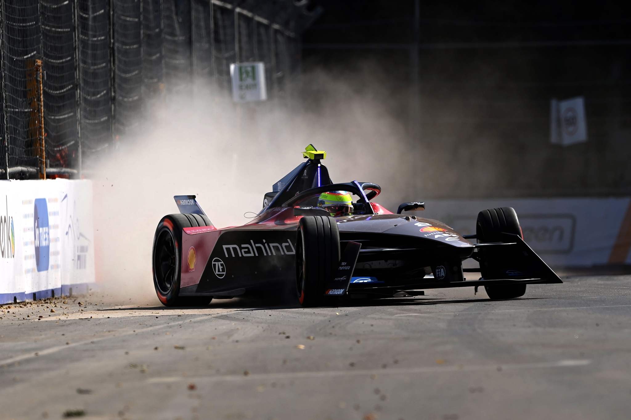 Oliver Rowland, Mahindra Racing, Mahindra M9electro Oversteers On Dusty Track