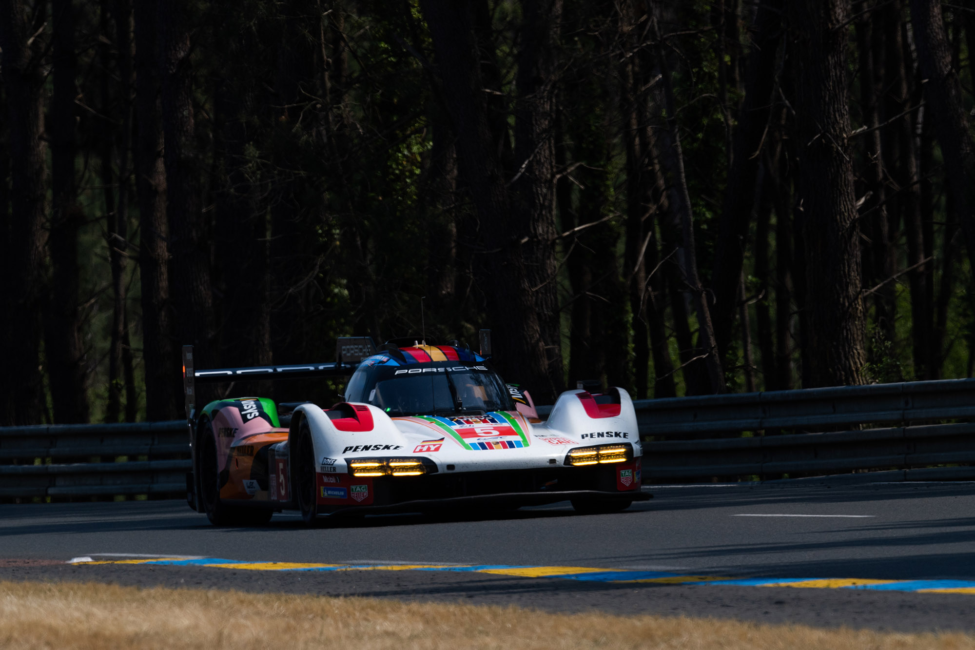 Motor Racing Fia World Endurance Championship Wec Le Mans 24 Hours Practice And Qualifying Le Mans, France