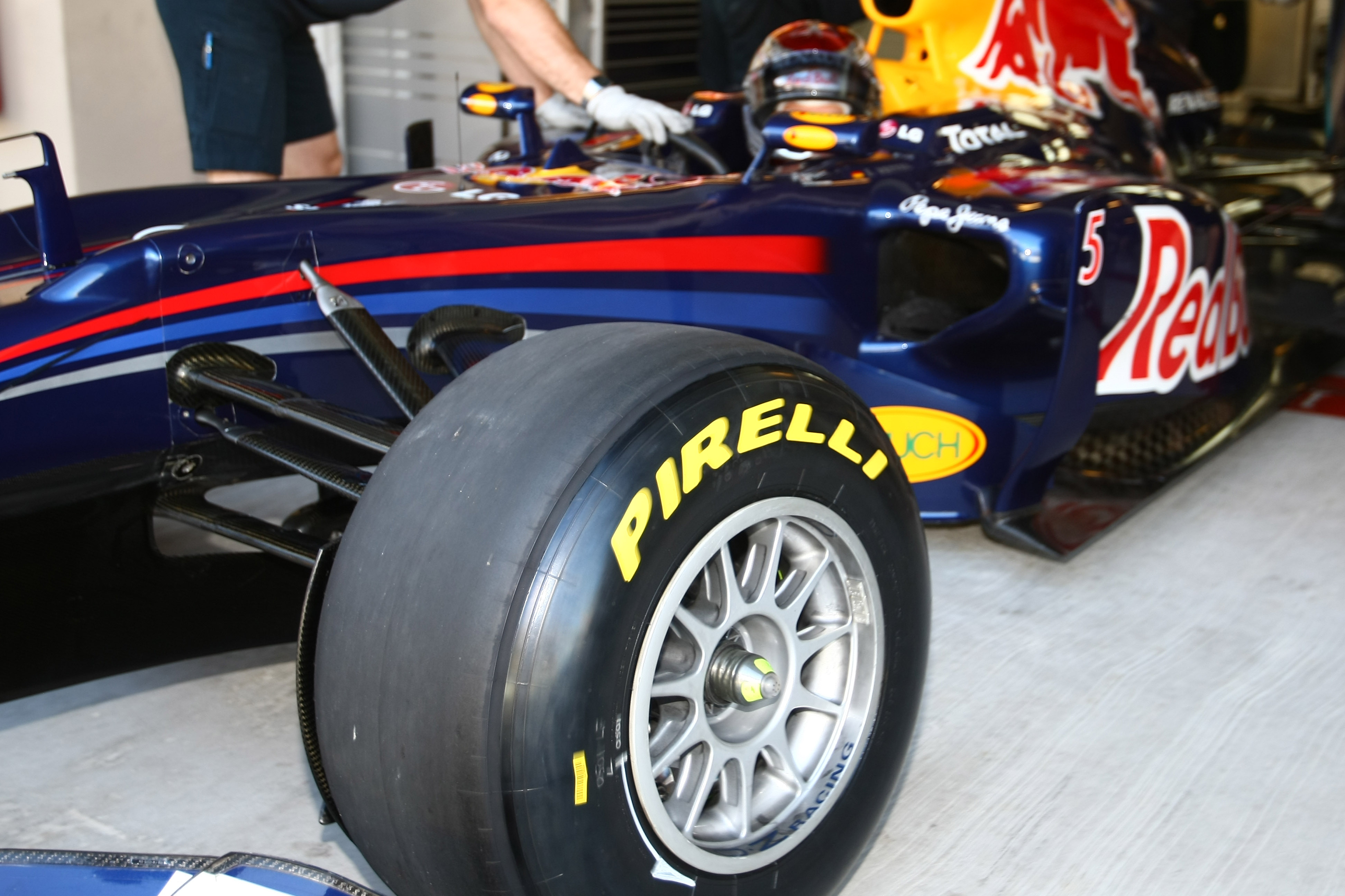 Formula 1 Testing, Pirelli Tyre Test