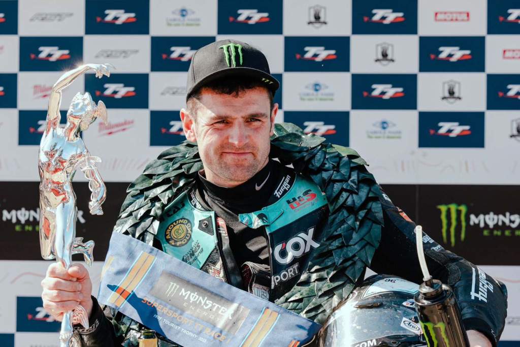 Dunlop denies Hickman in Isle of Man TT Supersport thriller