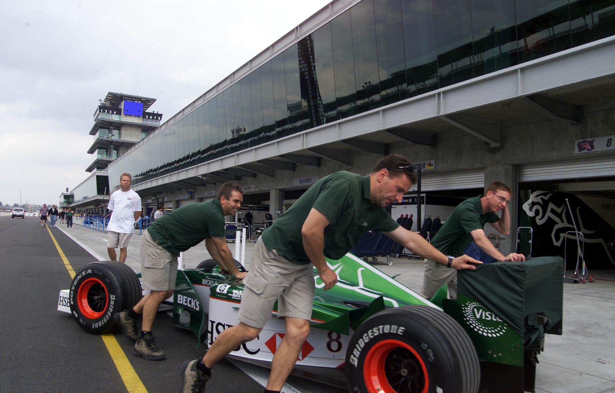 Vorbereitungen Vor Der Jaguar Box Zum Formel 1 Grand Prix Der Usa Am Wochenende In Indianapolis