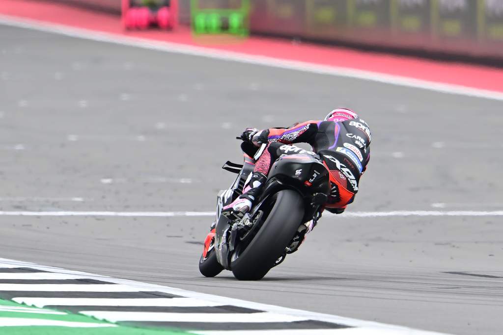 Monster Espargaro lap puts Aprilia on top at Silverstone