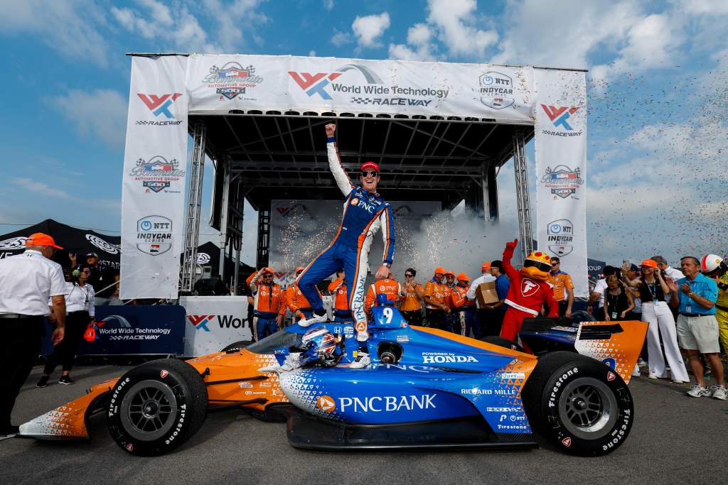 Stunning Dixon win from 16th keeps IndyCar title battle alive