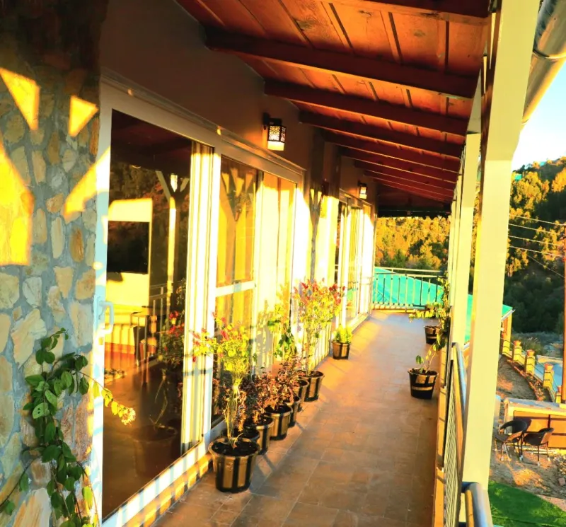 Luxe 4BHK Himalayan Range View - Madalsa Home