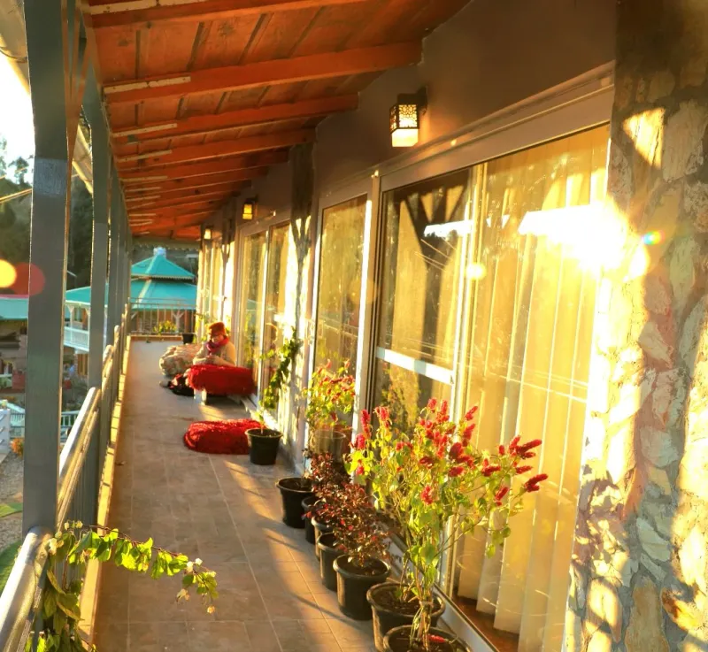 Luxe 4BHK Himalayan Range View - Madalsa Home