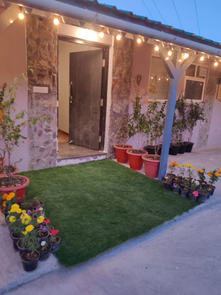Luxe 4BHK Himalayan Range View - Madalsa Home