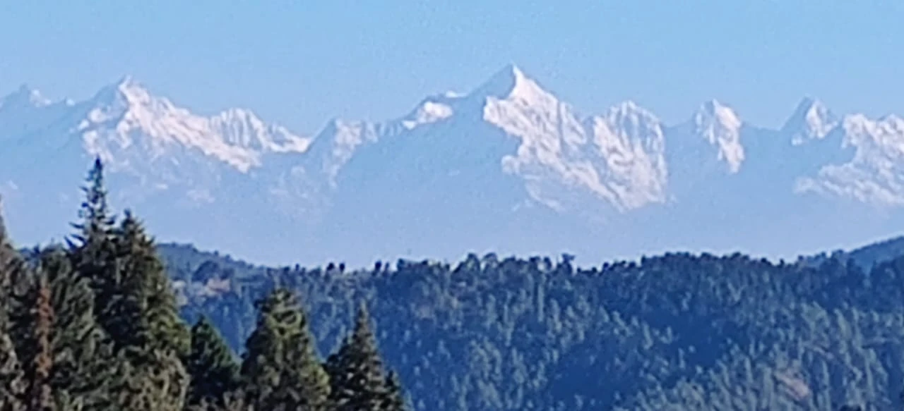 Luxe 4BHK Himalayan Range View - Madalsa Home