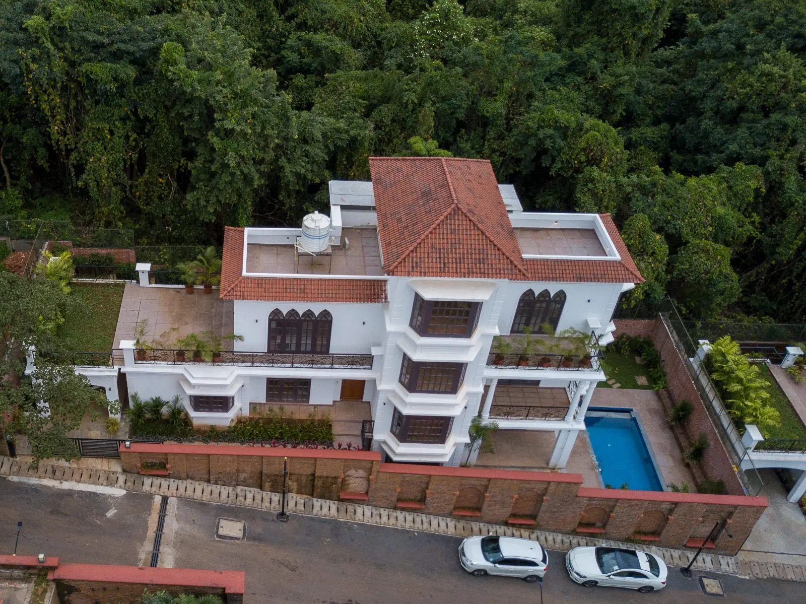 Ready to Move 4 bhk Luxury villa