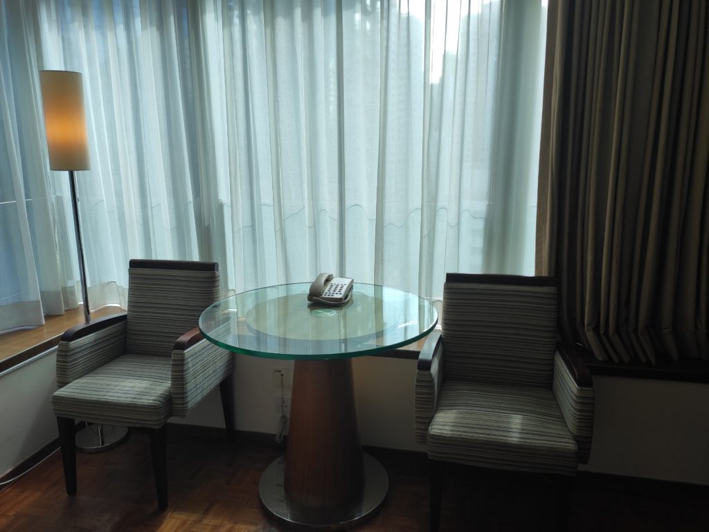L'hotel Causeway Bay: Superior Room Coffee Table