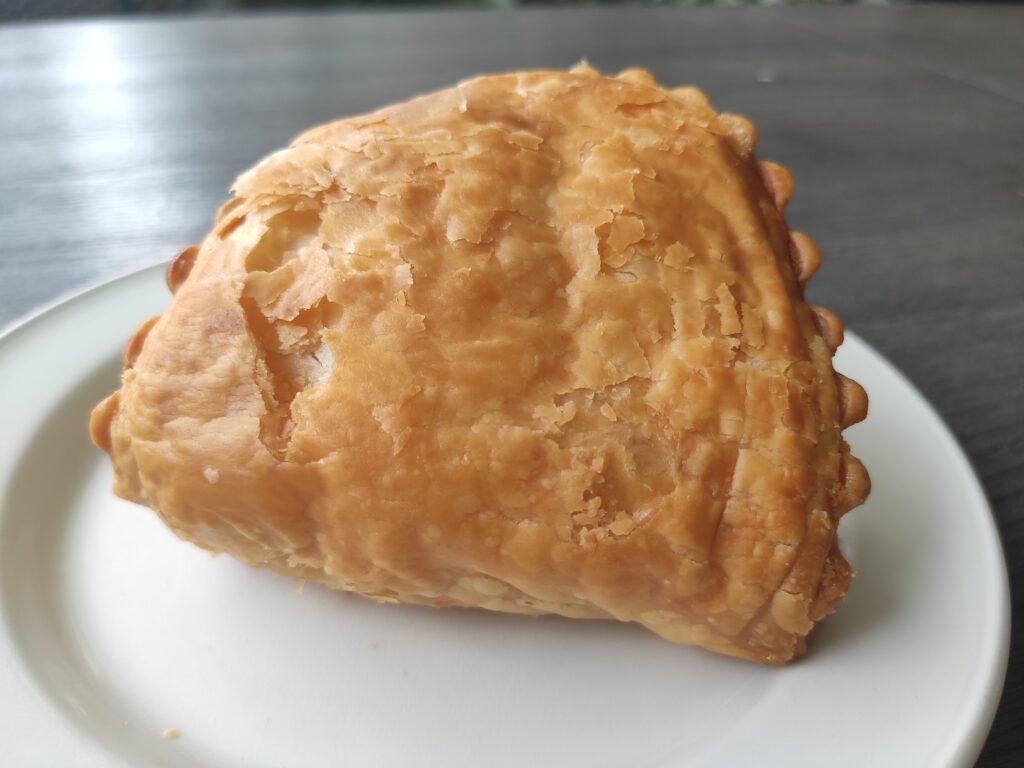 Han's: Chicken Curry Puff