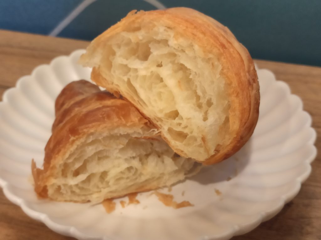 LR Boulangerie: Croissant Cut