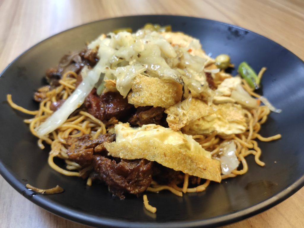 Ru Yi Yuan Vegetarian: Fried Noodles