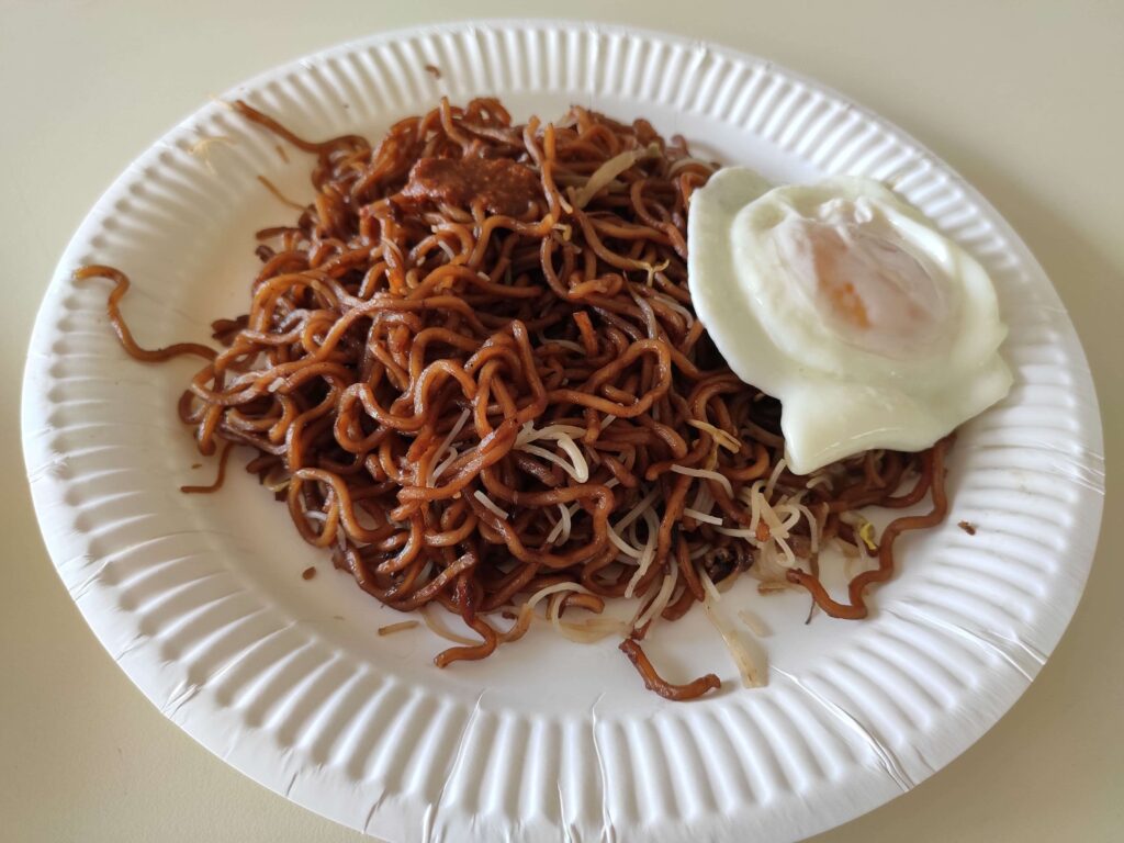 Economic Food - Havelock Road Food Centre: Fried Noodles with Egg