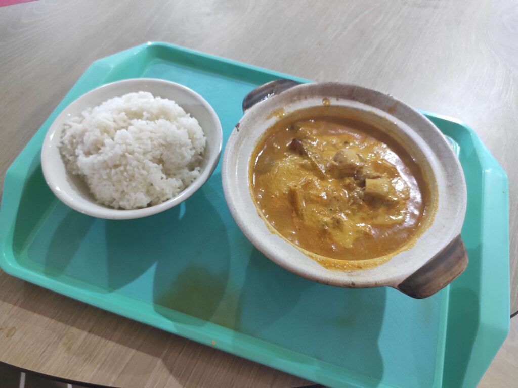 Old Hougang Yue Li Claypot Dishes: Claypot Curry Chicken with Rice