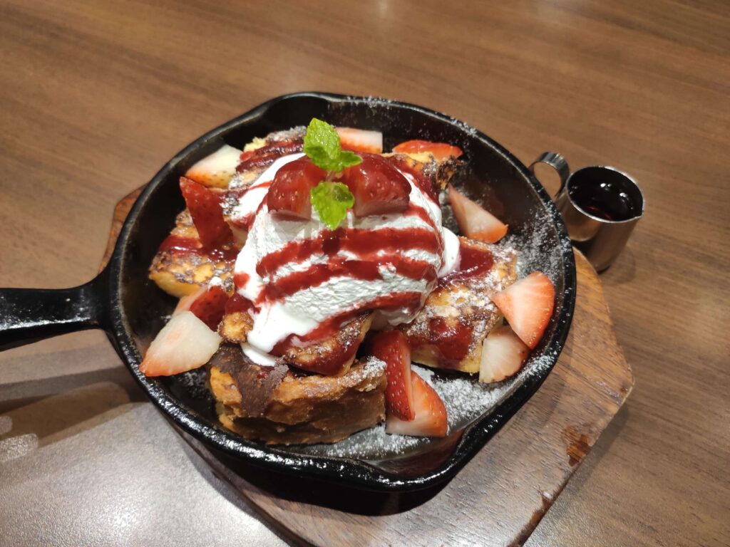 Hoshino Coffee: Strawberry French Toast