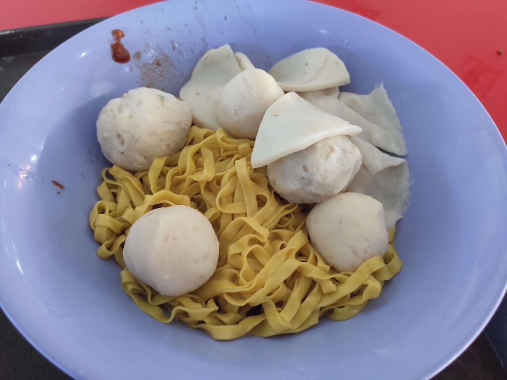 Yong Kee Famous Fish Ball Noodle: Mee Pok