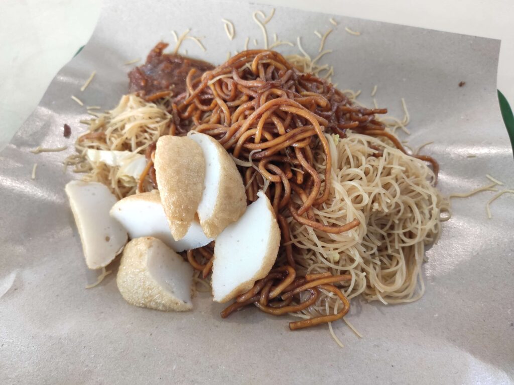 Sin Kee Nasi Lemak: Fried Mee Hoon & Noodles with Fish Cake