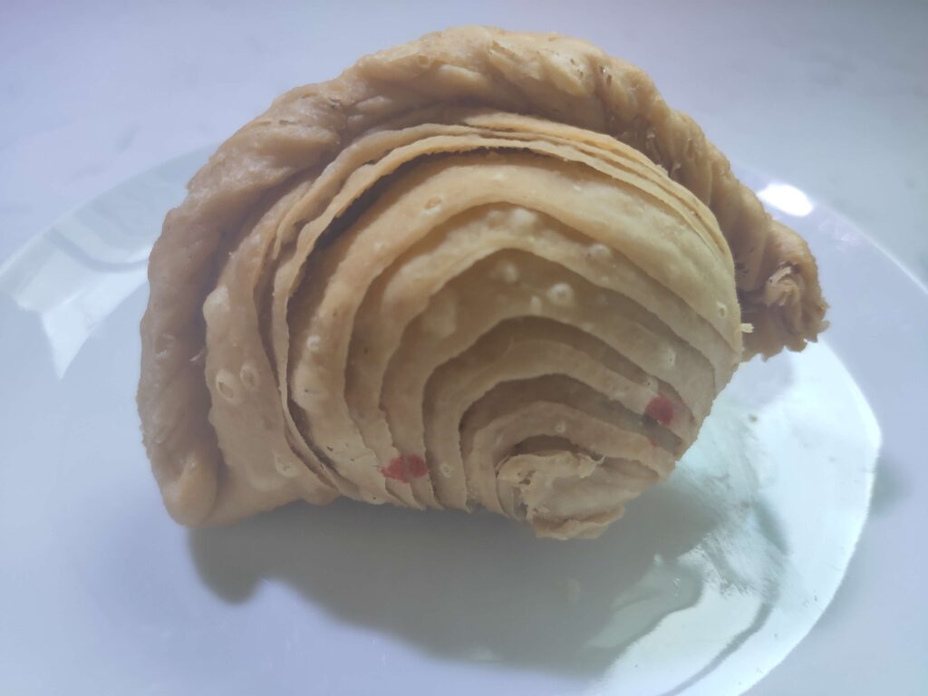 Wang Wang Crispy Curry Puff: Black Pepper Chicken Puff