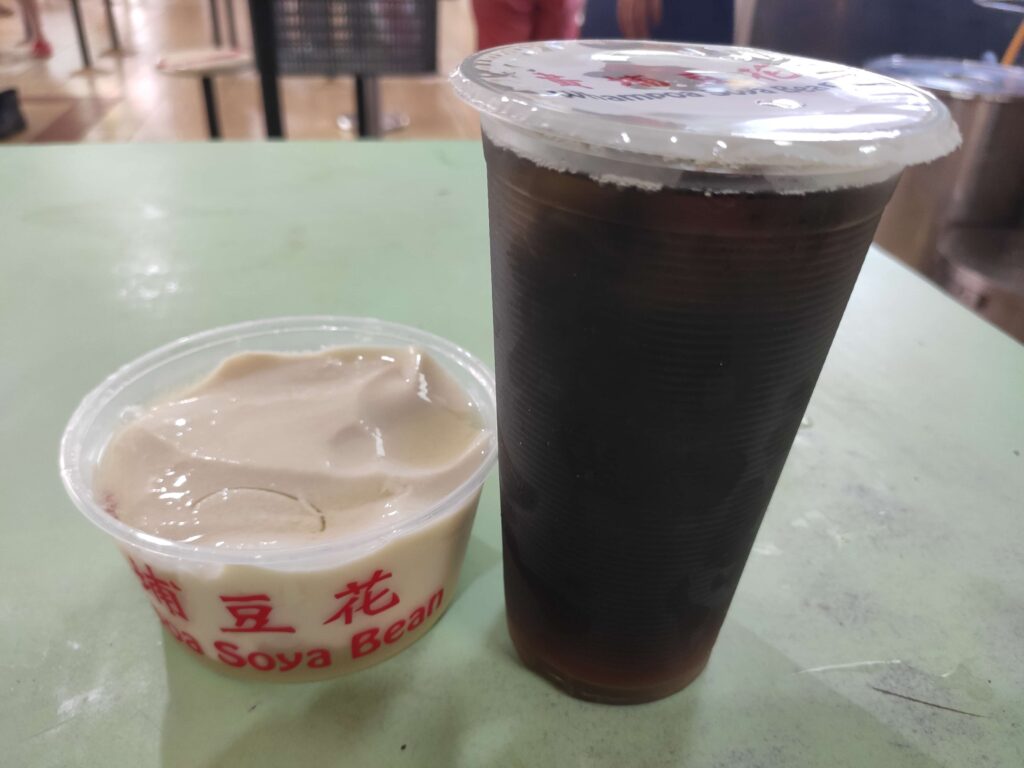 Whampoa Soya Bean: Soya Beancurd & Grass Jelly Drink