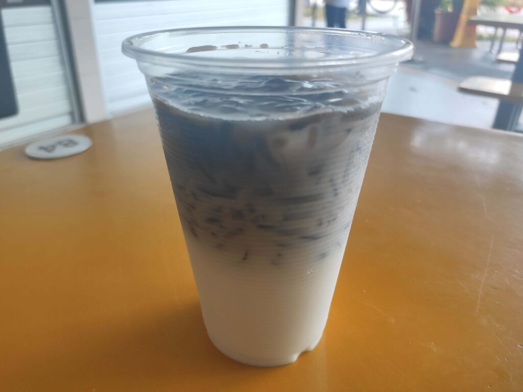 House of Soya Beans: Soya Milk with Grass Jelly