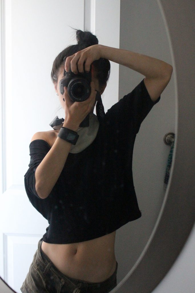 selfie skinny with crop top and dslr