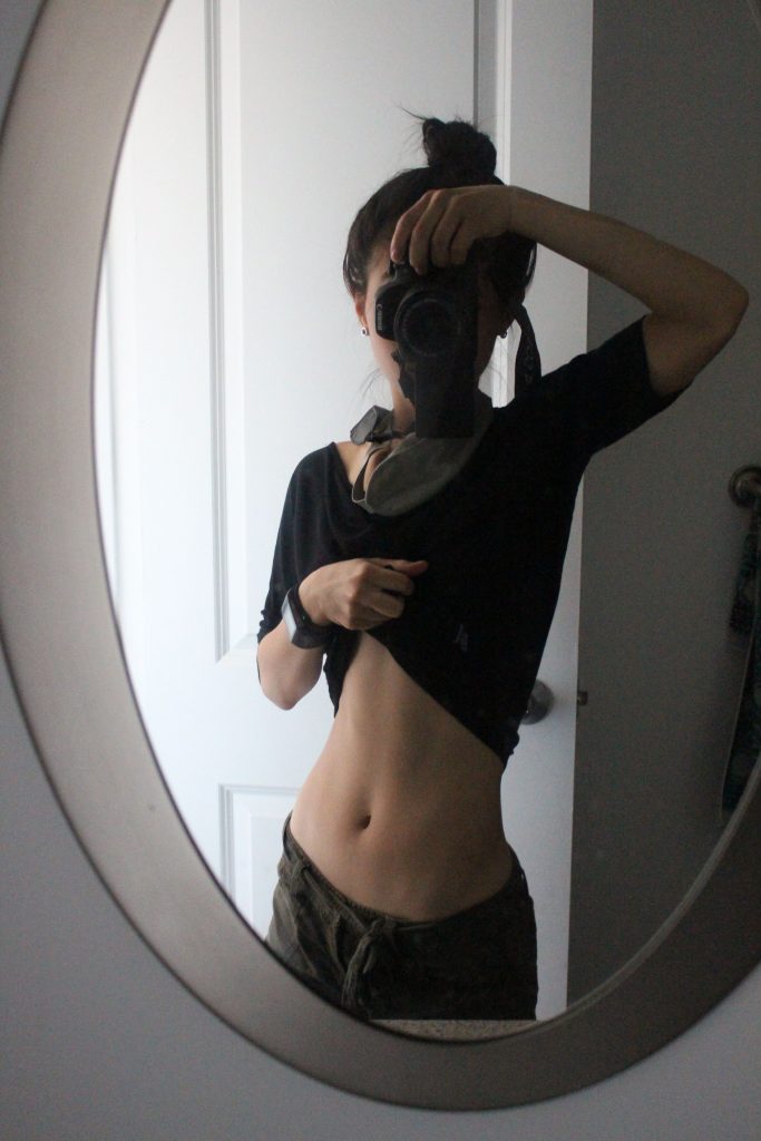 selfie skinny with crop top and dslr