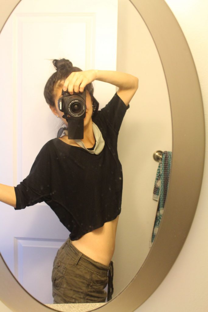 selfie skinny with crop top and dslr
