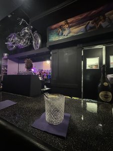 Dani’s Queer Bar