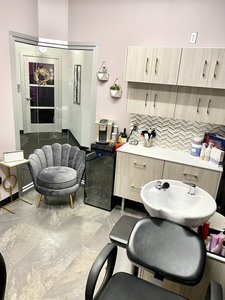 D x MK Hair Studio