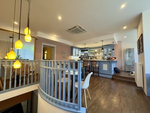Celebrity Cafe