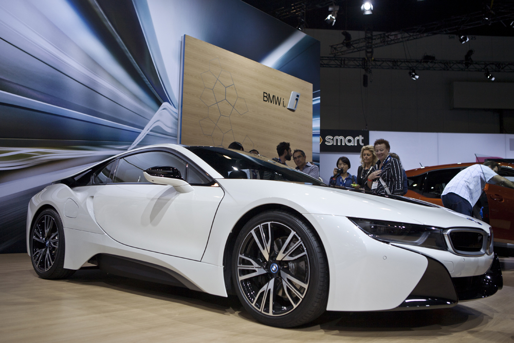 BMW_I8_FRONT3QUARTER