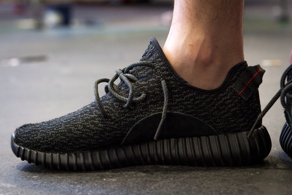 yeezy plain black