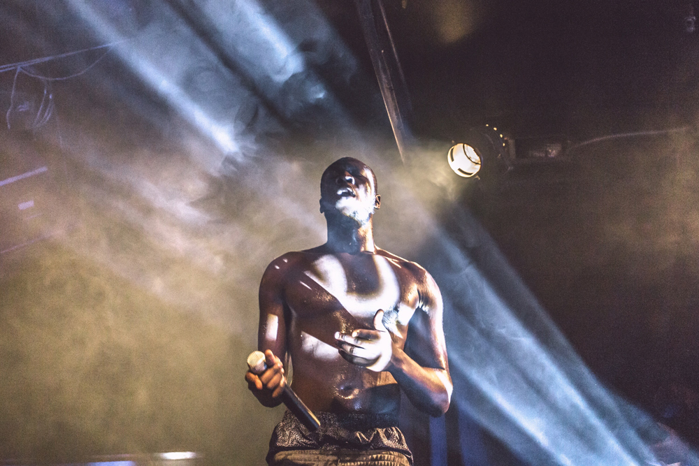 kontanter skrubbe Ru Review :: Stormzy's First Show in Los Angeles, Presented By Red Bull Sound  Select - The Hundreds