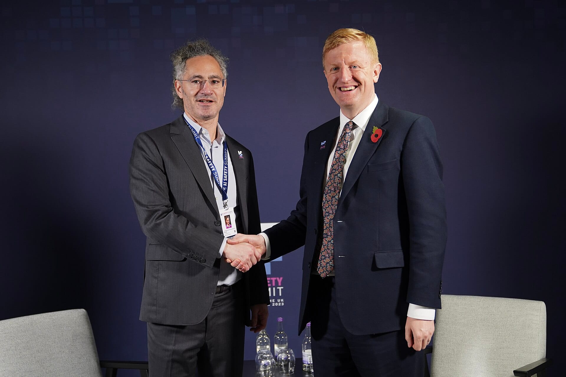 Alex Karp, chief executive of Palantir, greets Oliver Dowden at the UK AI Safety Summit