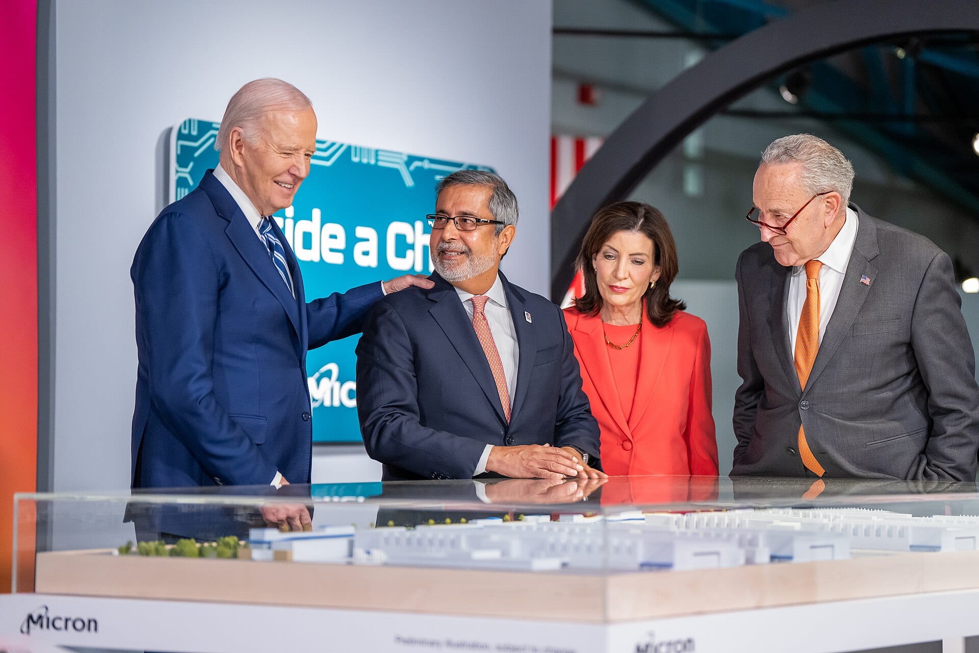 Micron CEO Sanjay Mehrotra stands with President Biden, Governor Hochul and Senator Schumer