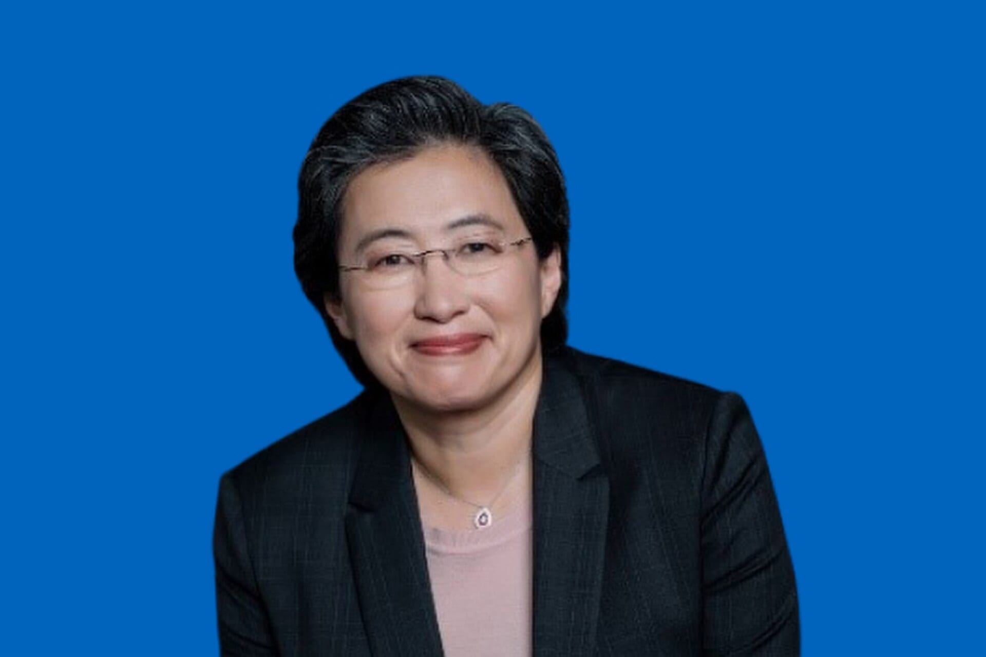 파란색 배경 앞에서 촬영한 AMD 최고경영자(CEO) 리사 수의 공식 초상 사진