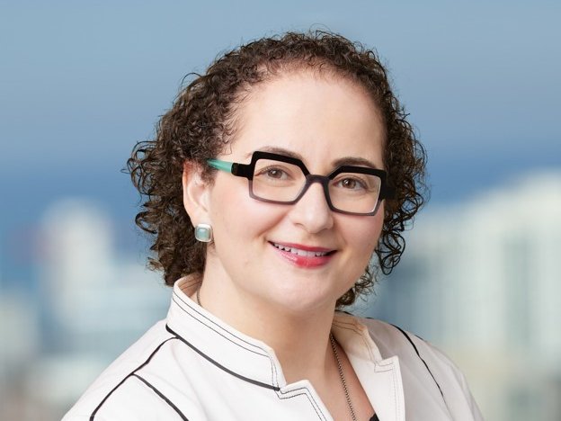 Portrait of Elina Onitskansky, founder and CEO of Ilant Health