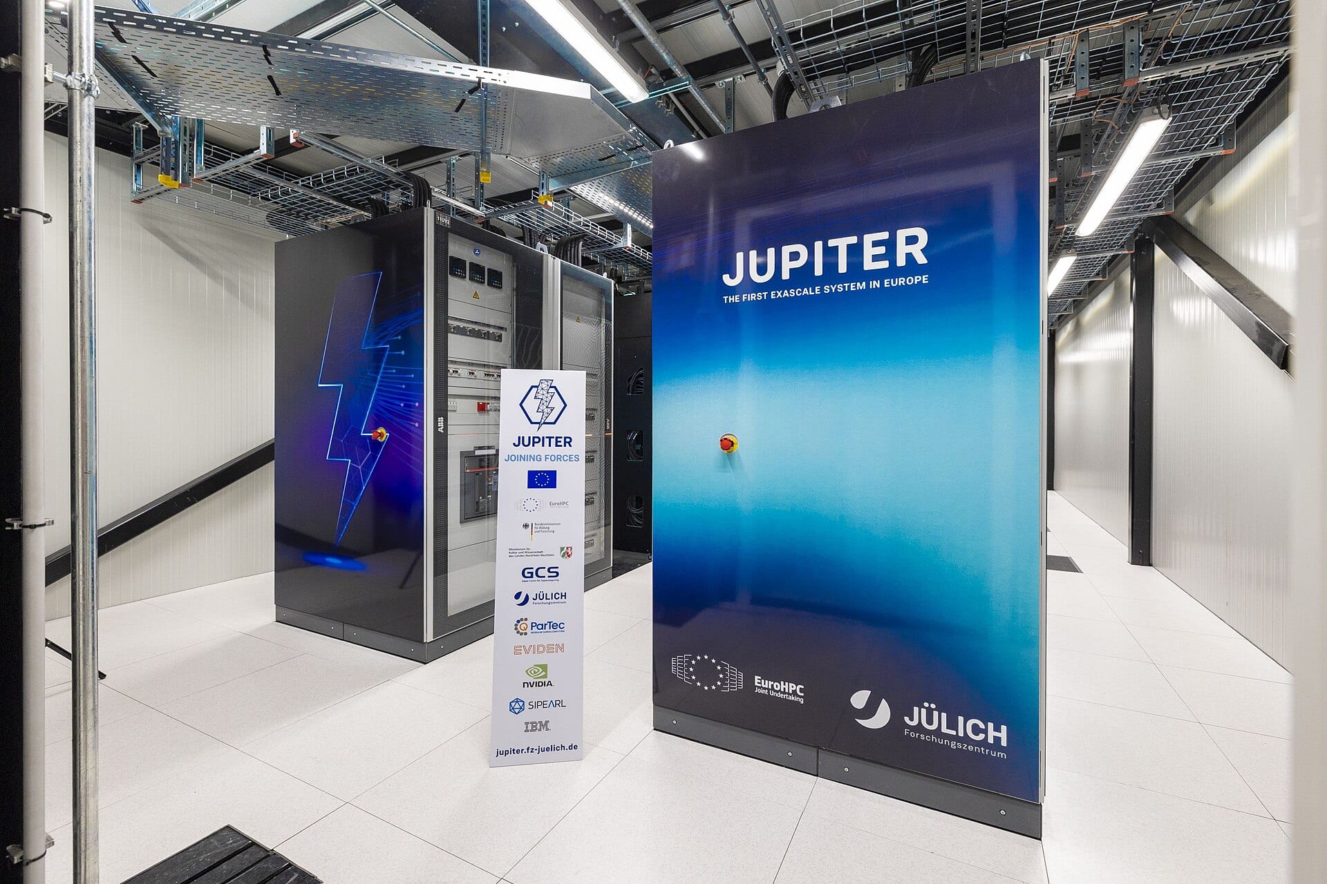 JUPITER, the EuroHPC exascale supercomputer, in its machine hall at Forschungszentrum Jülich