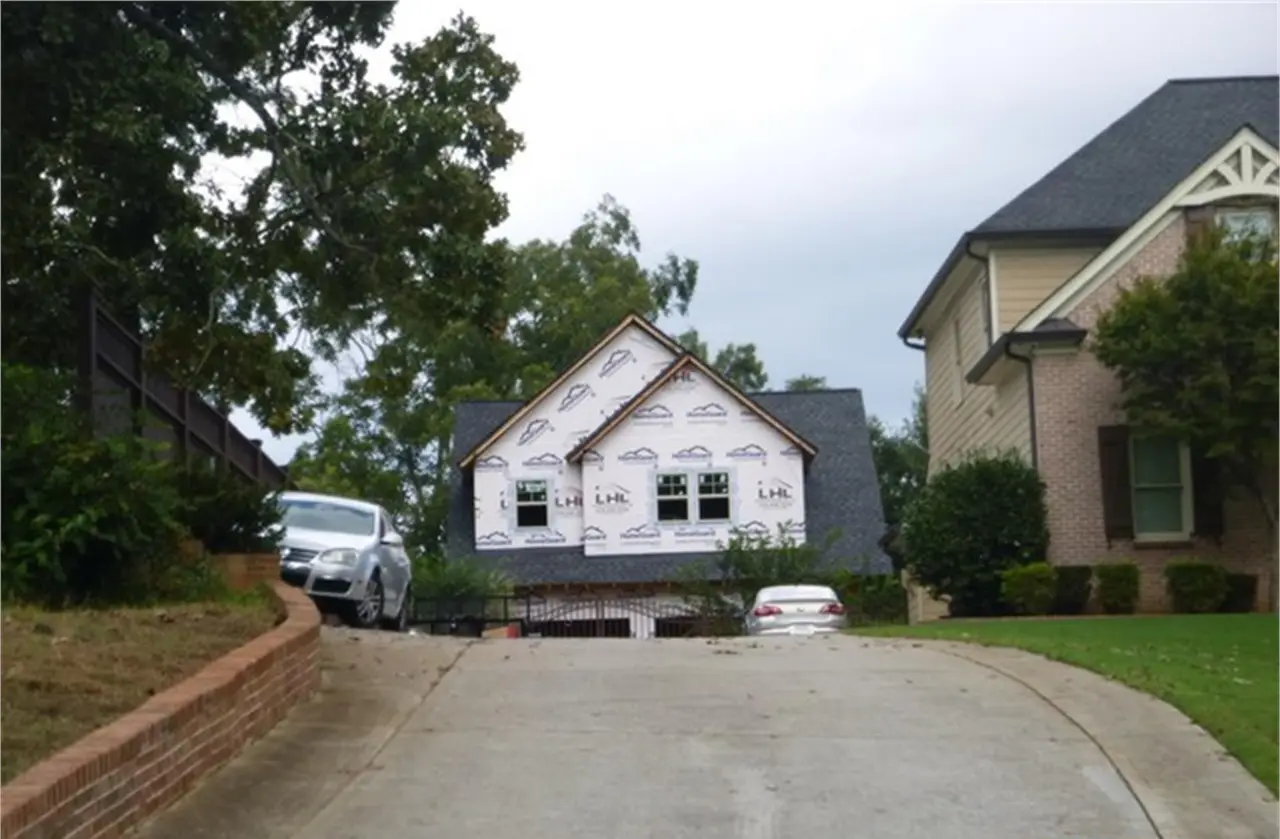 4465 Old Suwanee Rd — photo 1 of 2