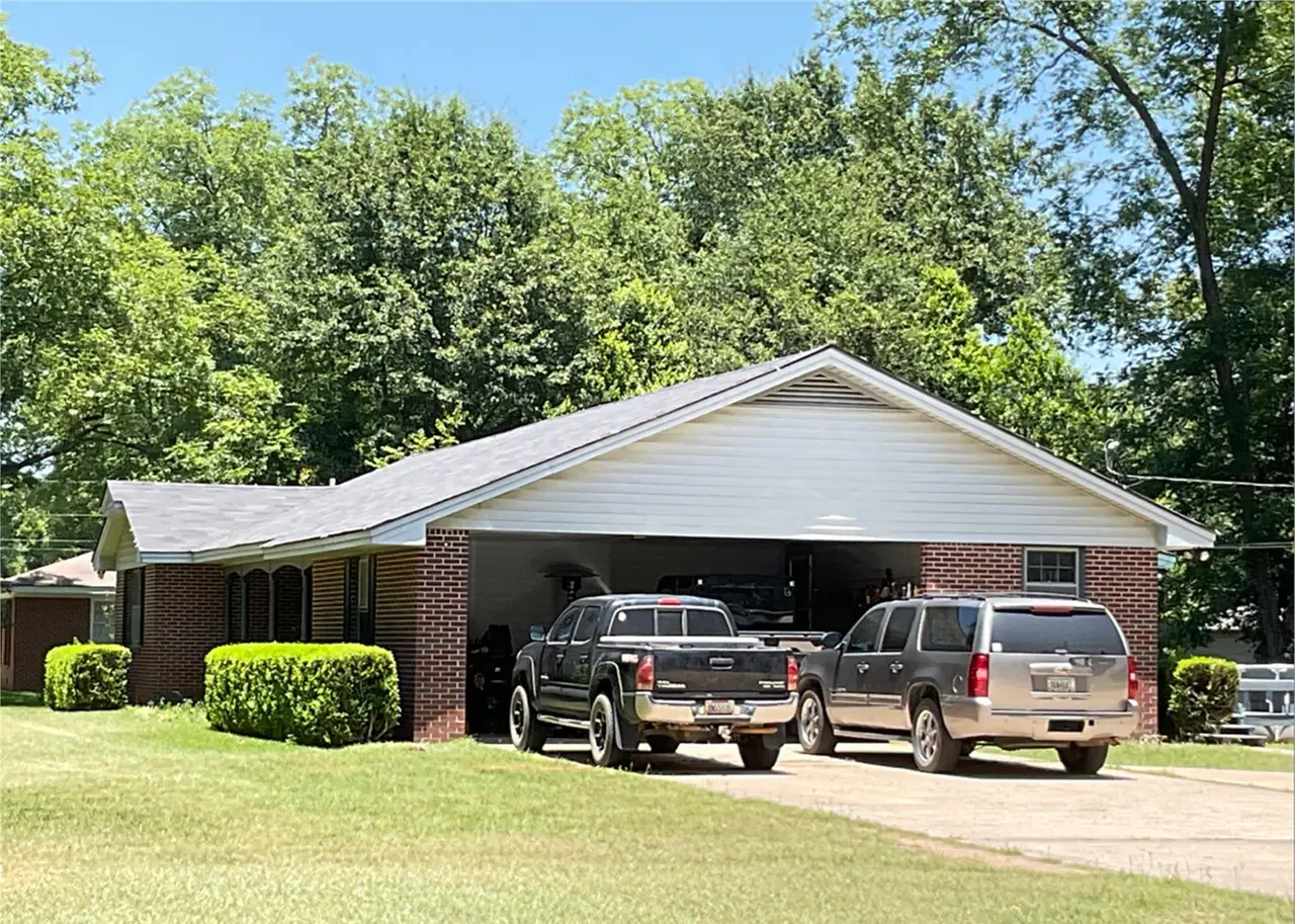 55 Robin Hood Rd — photo 1 of 3