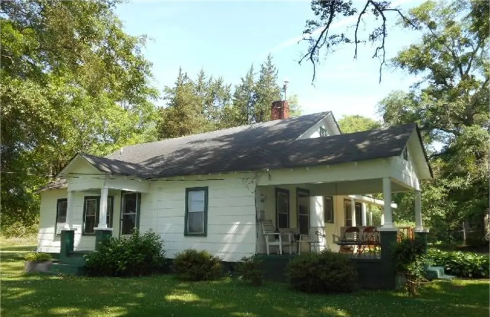 1314 E Hwy 166 — photo 1 of 1