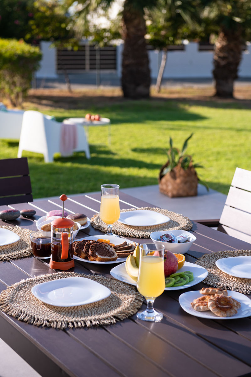 Yard breakfast table,Theros Residence