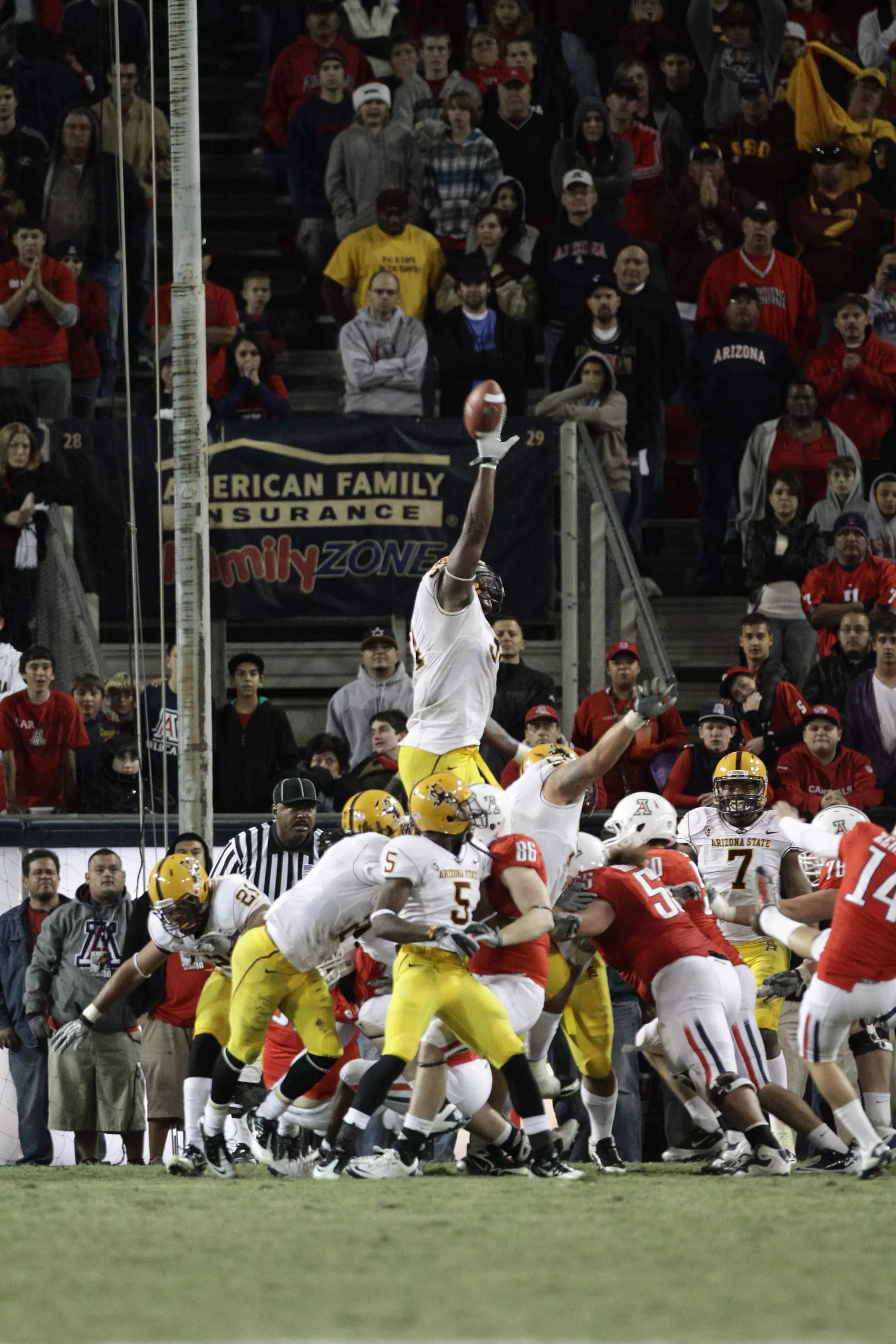 Brooks used every inch of his 6-foot-5 frame to block two Arizona extra points, which proved to be the difference in the Sun Devils' one-point win..webp
