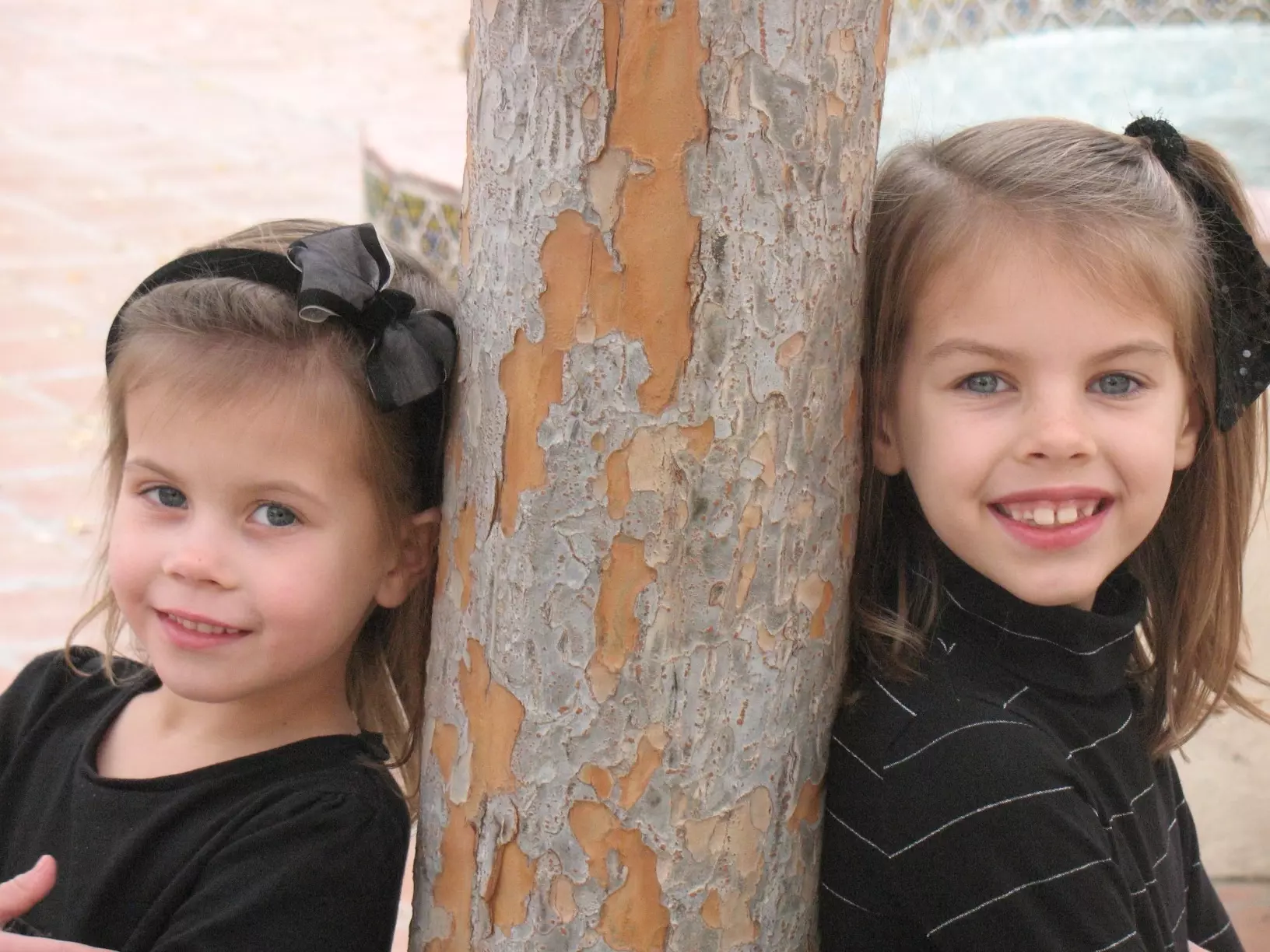 Lee-sisters-as-kids.webp