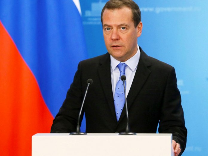 7ce212b5 dmitry medvedev Russia Bans Oil Exports to Ukraine